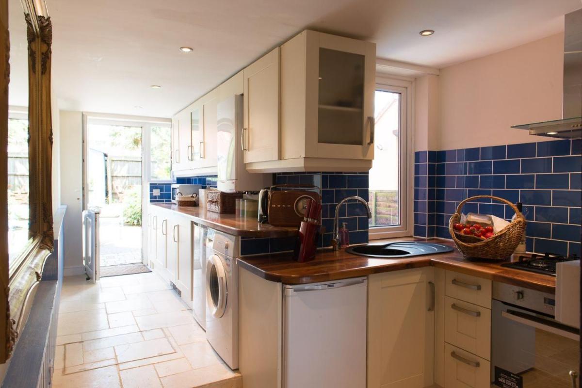 Meddlars A Historic Cottage On The Countryside Edge Of A Vibrant Market Town Hadleigh  Exterior photo