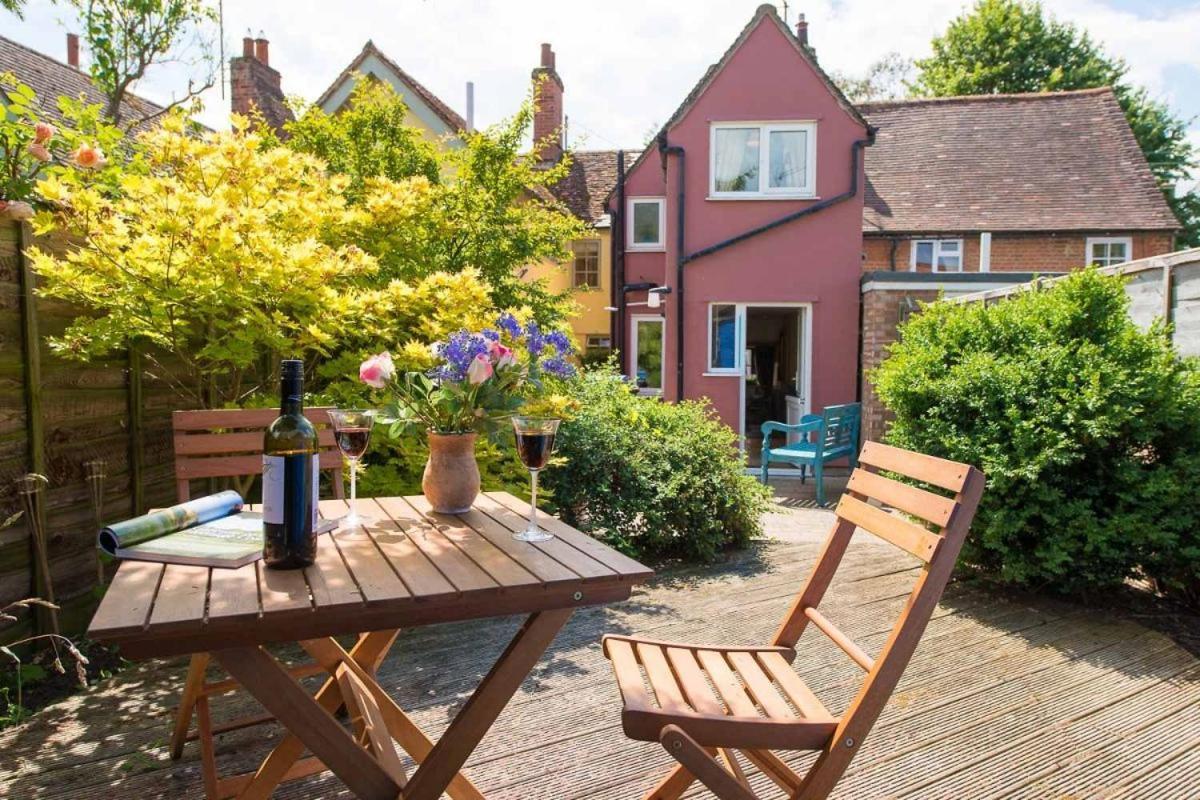 Meddlars A Historic Cottage On The Countryside Edge Of A Vibrant Market Town Hadleigh  Exterior photo